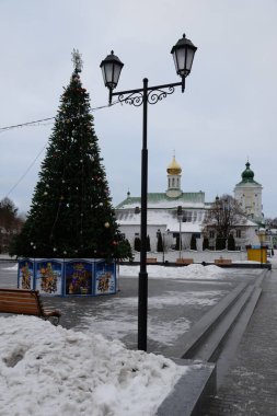St. Nicholas Katedrali. Fransisken Manastırı. Noel ağacı.