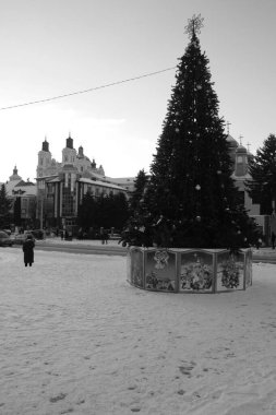 Eski şehrin göbeğinde Noel ağacı