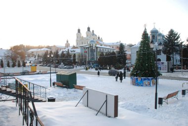 Eski şehrin göbeğinde Noel ağacı