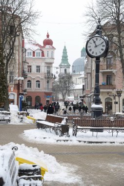 Eski kasabada Noel ağacı. Noel ağacı, eski kasaba. 
