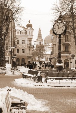 Eski kasabada Noel ağacı. Noel ağacı, eski kasaba. 