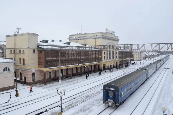 Ternopil 'deki tren istasyonu. Ukrayna