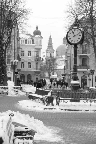 Eski kasabada Noel ağacı. Noel ağacı, eski kasaba. 