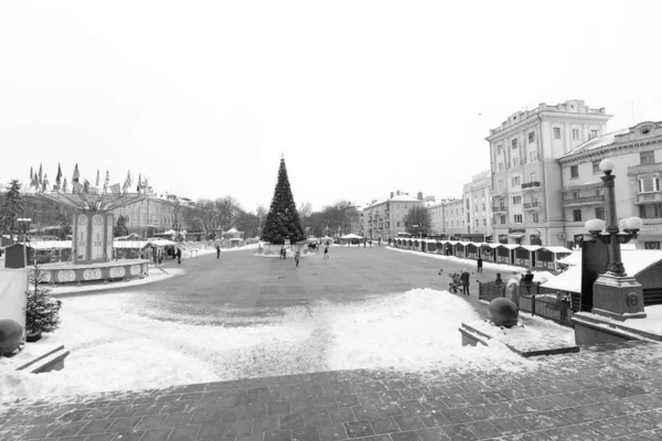 Χριστουγεννιάτικο Δέντρο Στην Πλατεία Της Παλιάς Πόλης Χριστουγεννιάτικο Δέντρο Παλιά — Φωτογραφία Αρχείου