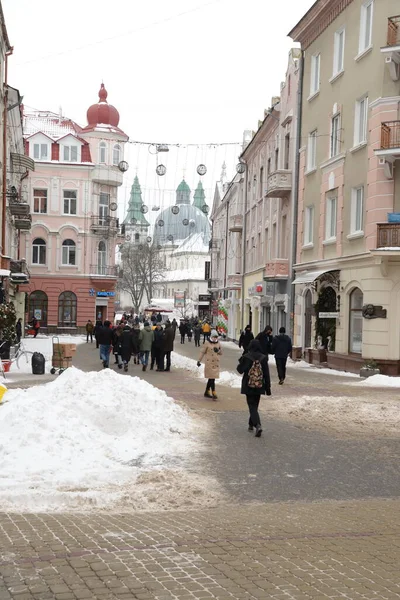 Eski kasabada Noel ağacı. Noel ağacı, eski kasaba. 