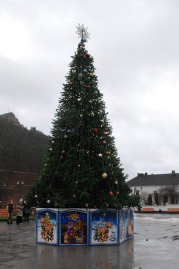 Uzun ince Noel ağacı