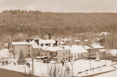 Eski kasabada Noel ağacı. Noel ağacı, eski kasaba.