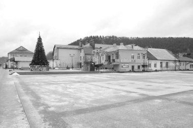 Eski kasabada Noel ağacı. Noel ağacı, eski kasaba.