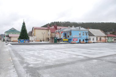 Eski kasabada Noel ağacı. Noel ağacı, eski kasaba.