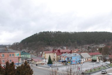 Eski kasabada Noel ağacı. Noel ağacı, eski kasaba.