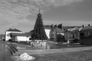 Eski şehrin göbeğinde Noel ağacı