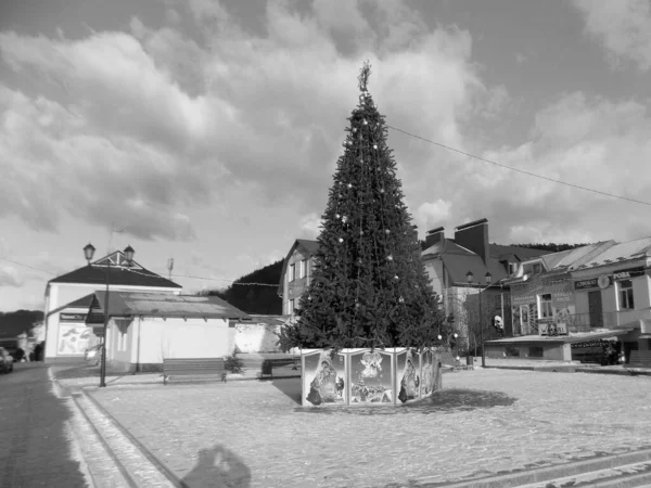 古城中心的圣诞树 — 图库照片