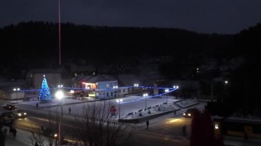 Eski kasabada Noel ağacı. Noel ağacı, eski kasaba..