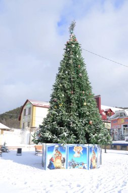 Eski şehrin göbeğinde Noel ağacı