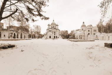 Yeni büyük kilise. Kutsal Üçleme Ruhsal Merkezi. Kutsal Üçleme Katedrali.