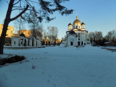 Yeni büyük kilise. Kutsal Üçleme Ruhsal Merkezi. Kutsal Üçleme Katedrali.          