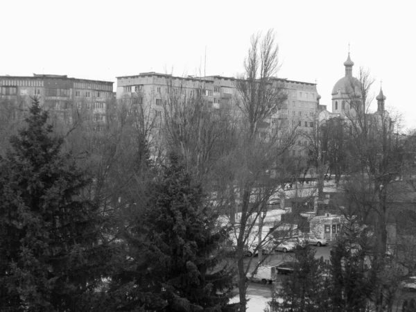 Vista Dalla Finestra Alla Città Vecchio Inverno Parco Innevato — Foto Stock
