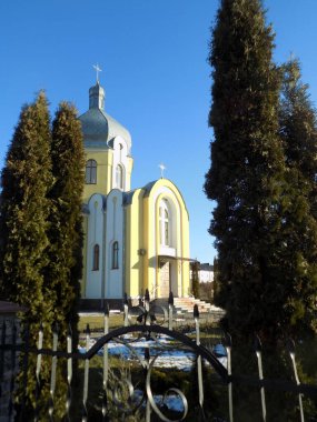Kenar mahallelerdeki kilise. Kutsal Bakire 'nin Doğuşu Kilisesi.