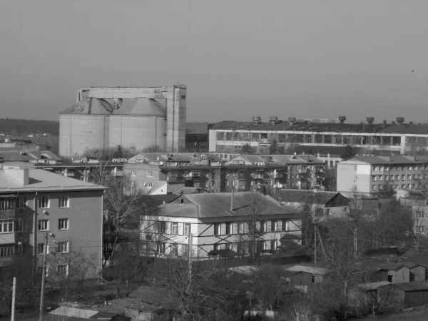 Het Uitzicht Vanuit Het Raam Naar Stad — Stockfoto