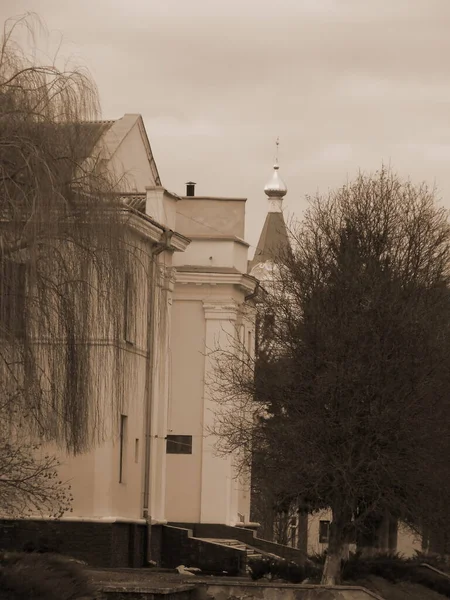 旧市街の歴史的な部分 Monashesky建物 エピファニー修道院 — ストック写真