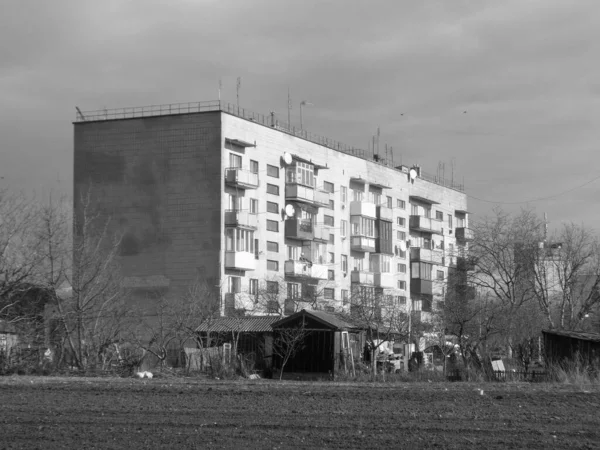 Околиці Міста Багатоповерховий Житловий Будинок — стокове фото