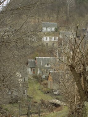 Ukrayna köyündeki ahşap ev.          