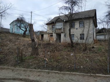  Ukrayna köyündeki ahşap ev.