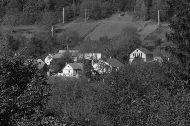 Ukrayna köyündeki ahşap ev.