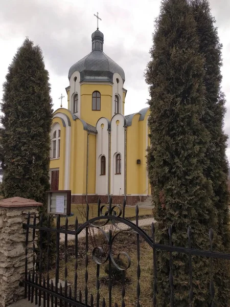 Kościół Narodzenia Najświętszej Maryi Panny Przedmieściach — Zdjęcie stockowe