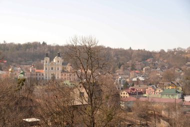 Eski şehrin tarihi kısmı. Dönüşüm Katedrali.
