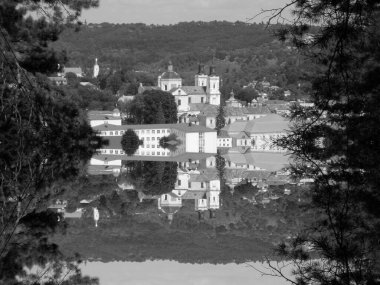 Eski şehrin tarihi kısmı. Şekil Değiştirme Katedrali. Epifani Manastırı.