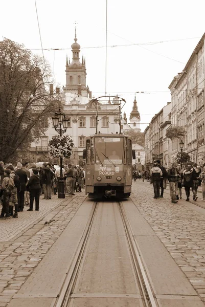 Tranvía Pasajeros Shkoda Plaza Rynok Lviv — Foto de Stock