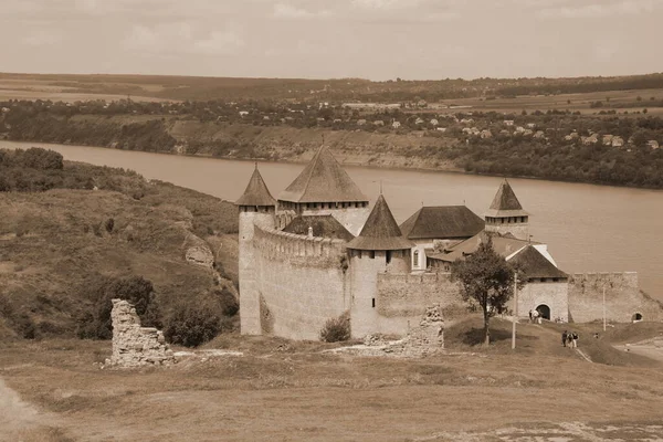 Πύργοι Και Τείχη Του Κάστρου Στο Khotyn — Φωτογραφία Αρχείου