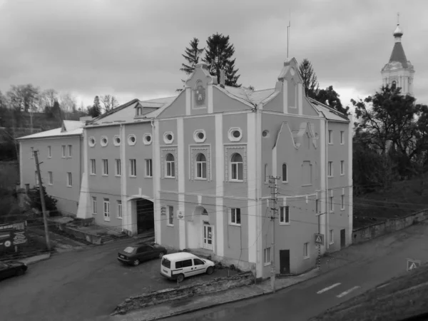 旧市街の歴史的な部分 Monashesky建物 エピファニー修道院 — ストック写真