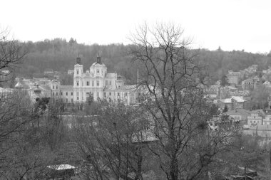 Eski şehrin tarihi kısmı. Dönüşüm Katedrali.