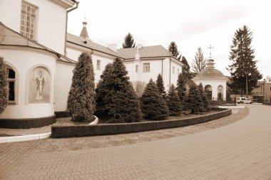  Manastır Epifani Manastırı 