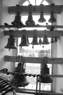 Kilise demir çanlar yaptı