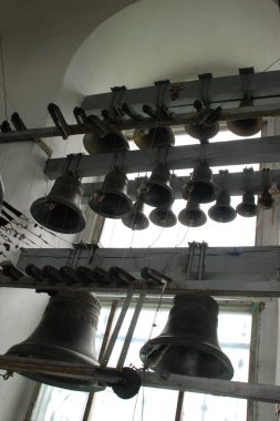 Kilise demir çanlar yaptı