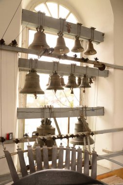 Kilise demir çanlar yaptı