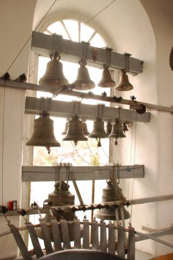 Kilise demir çanlar yaptı