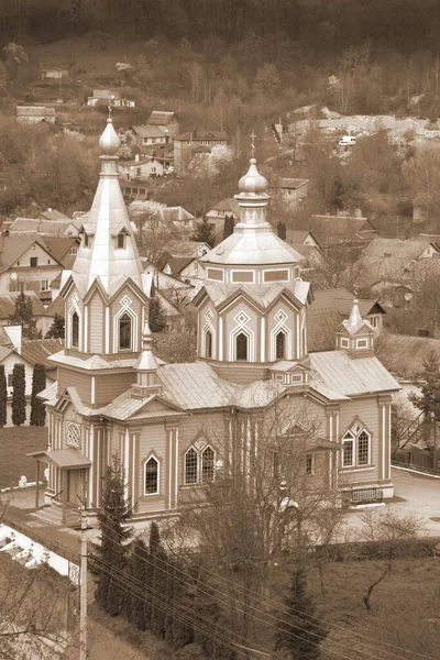 Vista General Colina Del Castillo Casa Madera Pueblo Ucraniano Iglesia —  Fotos de Stock