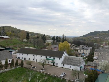 Ukrayna köyündeki ahşap ev.