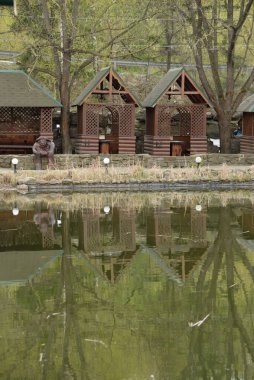 Bahar parkının arka sokağı.