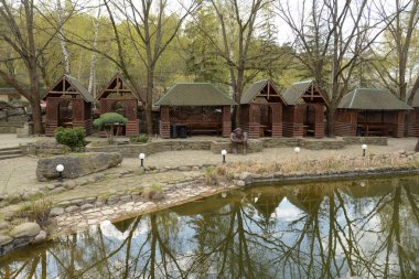 Bahar parkının arka sokağı.