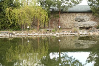 Göletin üzerine park et.