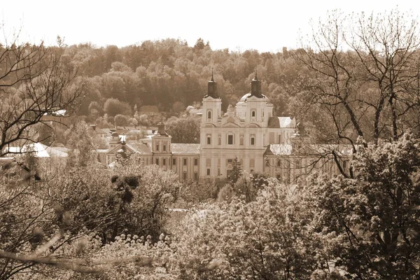 Eski şehrin tarihi kısmı. Dönüşüm Katedrali.