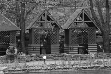 Bahar parkının arka sokağı.