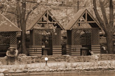 Bahar parkının arka sokağı.