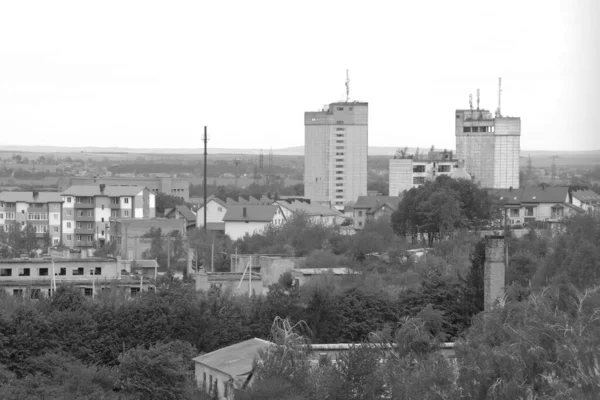 Pencereden şehre olan manzara.