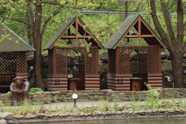 Bahar parkının arka sokağı.